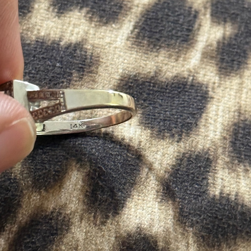 Elegant Silver Ring With Square Design - image 4